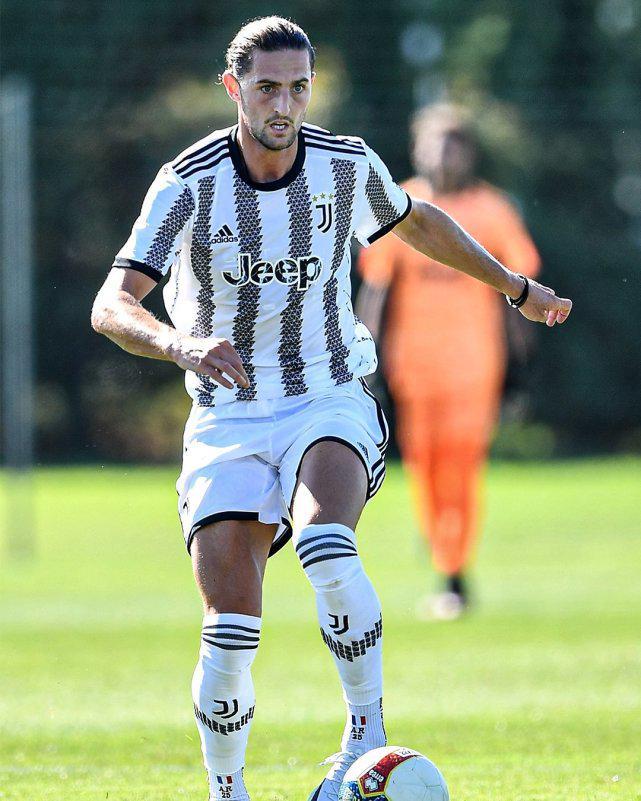 詹姆斯与40激战曼联分钟奥兰多魔术赛前外线爆发，网友：集结日皇家马德里调整名单以备欧超杯的简单介绍